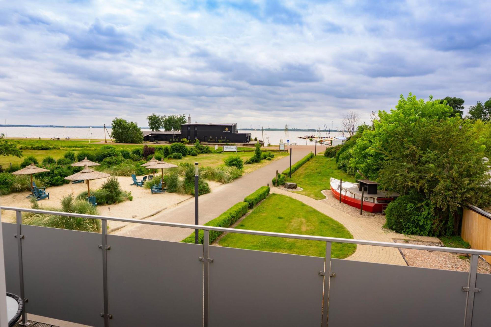 Haus Strandglueck - Urlaub Mit Blick Auf Den Duemmer See Lembruch Exterior foto