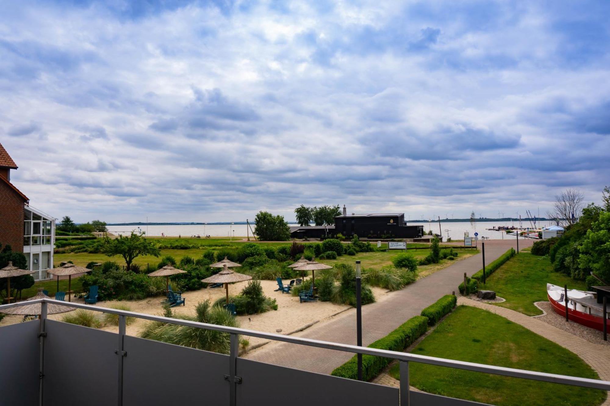 Haus Strandglueck - Urlaub Mit Blick Auf Den Duemmer See Lembruch Exterior foto